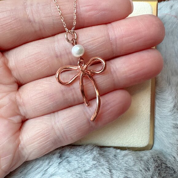 Cute Bow with Freshwater Pearl Necklace - Picture 3 of 5